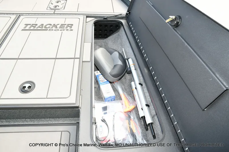 Slide: The Image of Tracker Savage 215 w/200HP Mercury 4 Stroke 2026 - 60