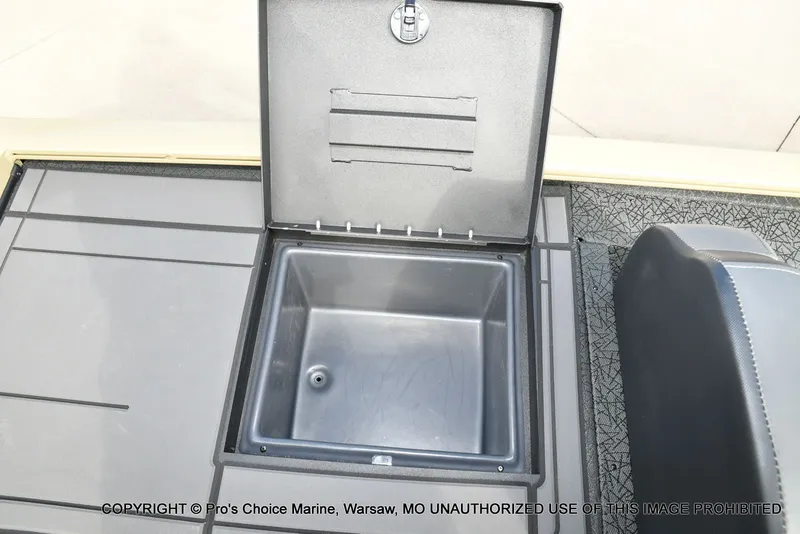 Slide: The Image of Tracker Savage 215 w/200HP Mercury 4 Stroke 2026 - 66