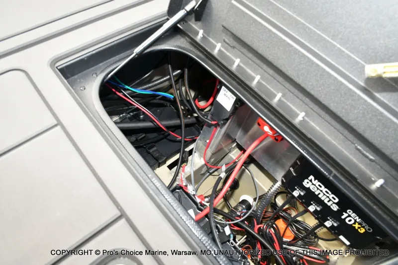 Slide: The Image of Tracker Savage 215 w/200HP Mercury 4 Stroke 2026 - 68