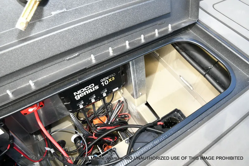 Slide: The Image of Tracker Savage 215 w/200HP Mercury 4 Stroke 2026 - 69