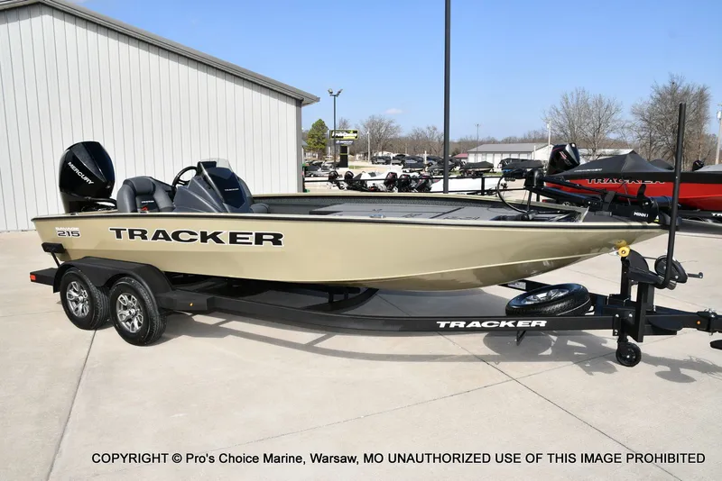 Slide: The Image of Tracker Savage 215 w/200HP Mercury 4 Stroke 2026 - 73
