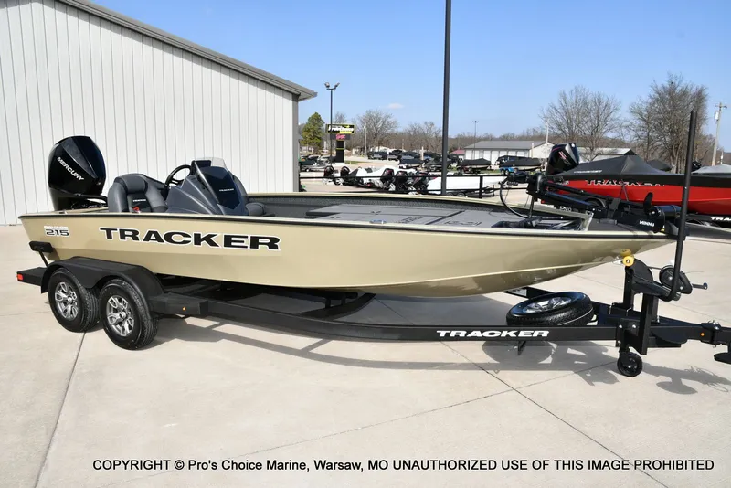 Slide: The Image of Tracker Savage 215 w/200HP Mercury 4 Stroke 2026 - 74