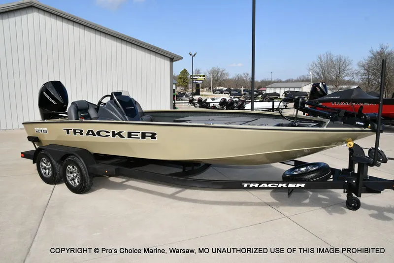 Slide: The Image of Tracker Savage 215 w/200HP Mercury 4 Stroke 2026 - 77
