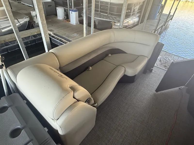 Slide: The Image of Barletta Cabrio C22U 2021 - 17