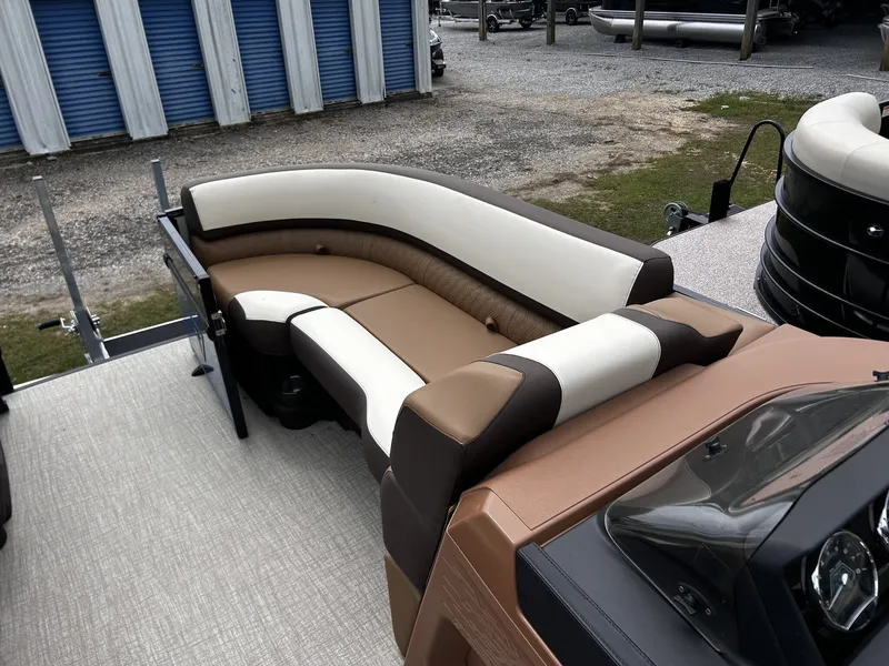 Slide: The Image of Tahoe Cascade 23 QUAD LOUNGER-200HP 2026 - 13