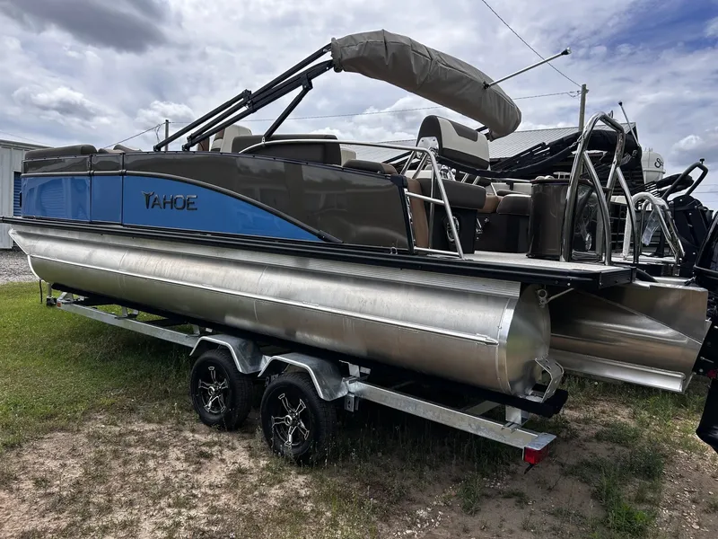 Slide: The Image of Tahoe Cascade 23 QUAD LOUNGER-200HP 2026 - 3