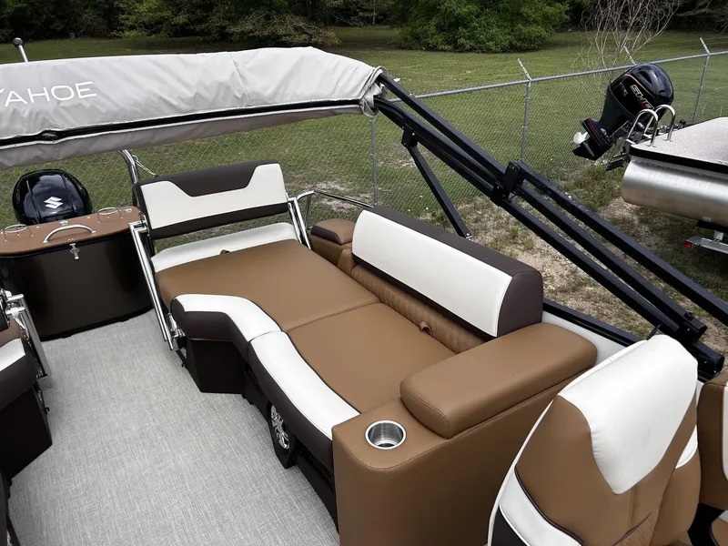 Slide: The Image of Tahoe Cascade 23 QUAD LOUNGER-200HP 2026 - 7