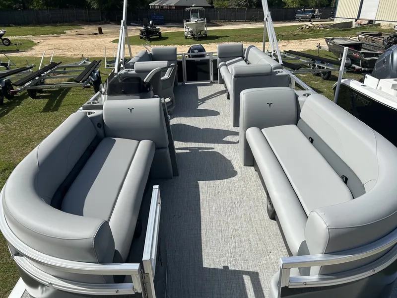 Slide: The Image of Tahoe SLT 23 QUAD LOUNGER-140HP 2026 - 3