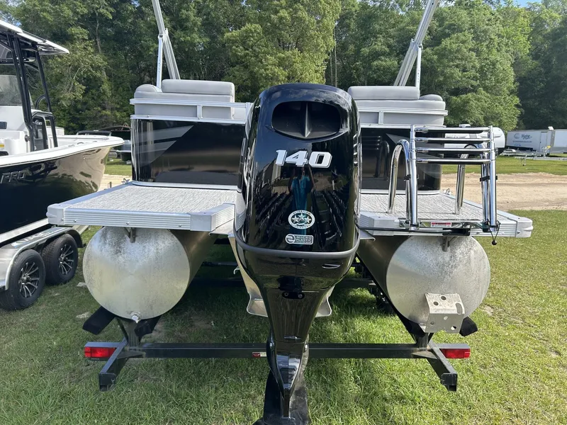 Slide: The Image of Tahoe SLT 23 QUAD LOUNGER-140HP 2026 - 5