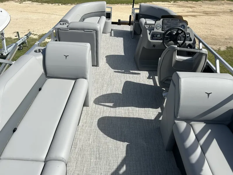 Slide: The Image of Tahoe SLT 23 QUAD LOUNGER-140HP 2026 - 6