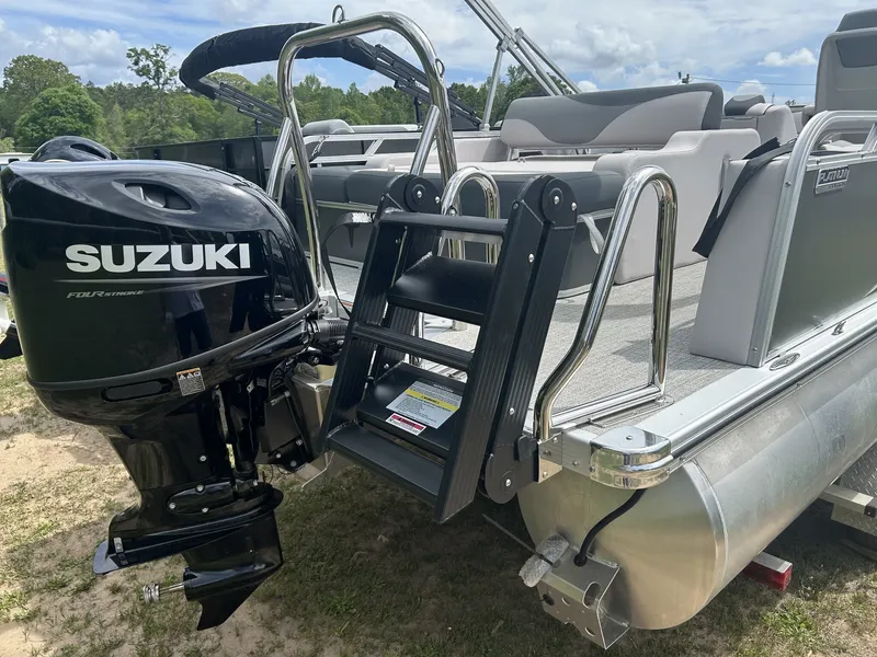 Slide: The Image of Tahoe LTZ 23 ENTERTAINER-140HP 2026 - 6