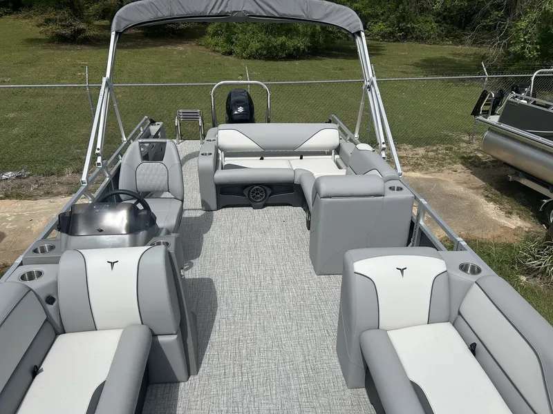 Slide: The Image of Tahoe Sport 85 23 VERASTILE REAR BENCH-140HP 2026 - 5