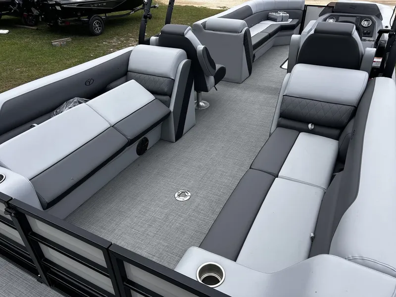 Slide: The Image of Interior of Veranda Vista Series VS25RC-TOWER-250HP pontoon boat, 2026 model. - 5