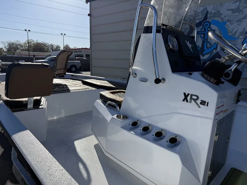 Slide: The Image of Xpress Xclusive R Series XR 21 BAY WITH FORWARD SEATING 2026 - 10