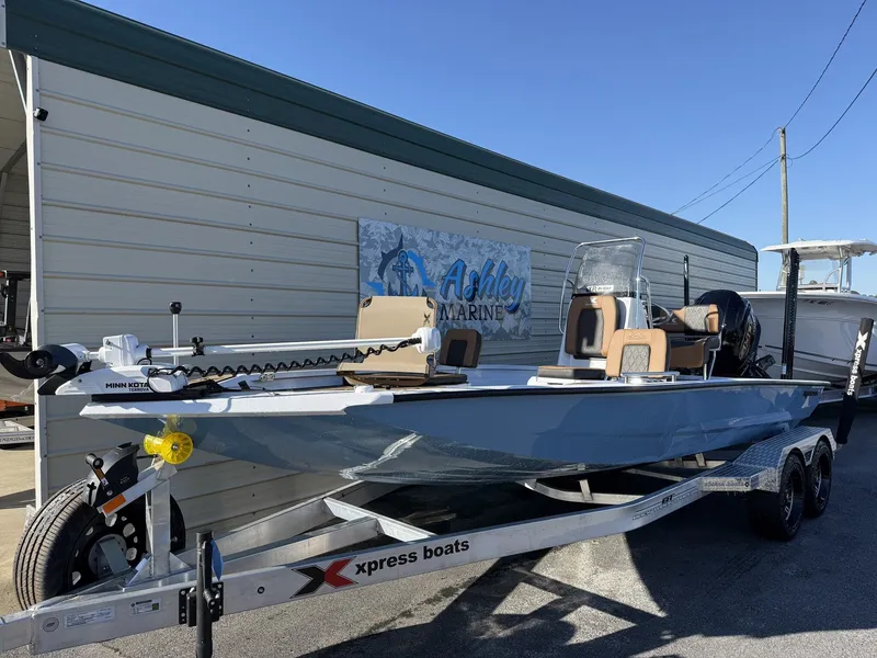 Slide: The Image of Xpress Xclusive R Series XR 21 BAY WITH FORWARD SEATING 2026 - 2