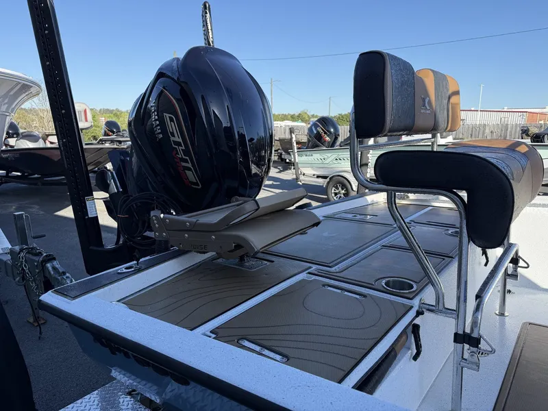 Slide: The Image of Xpress Xclusive R Series XR 21 BAY WITH FORWARD SEATING 2026 - 7