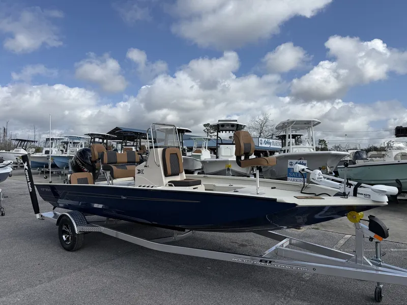 The Image of Xpress Hyper-Lift Bay Series H20 BAY-HYD STEERING 2026 - 1