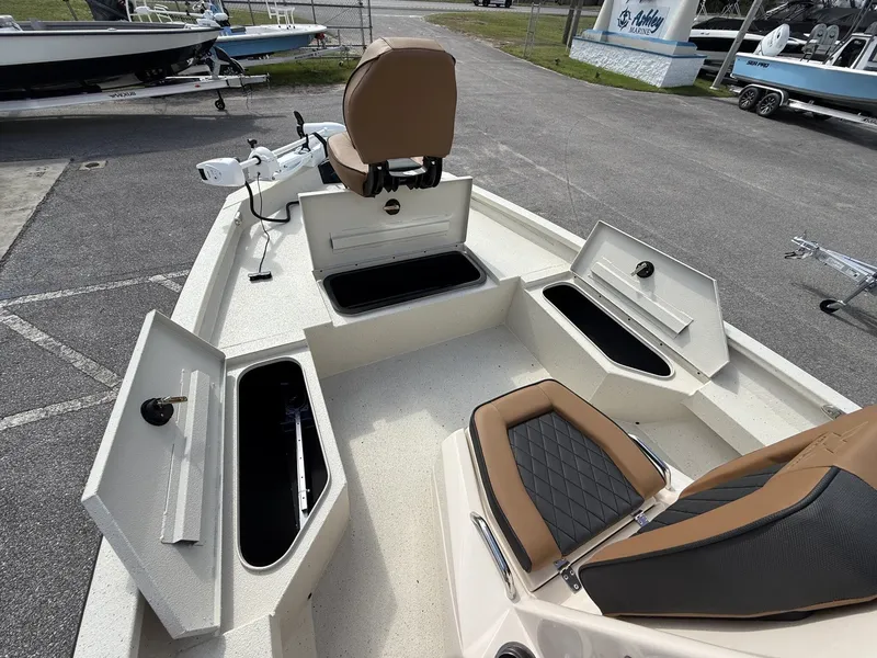 Slide: The Image of Xpress Hyper-Lift Bay Series H20 BAY-HYD STEERING 2026 - 7