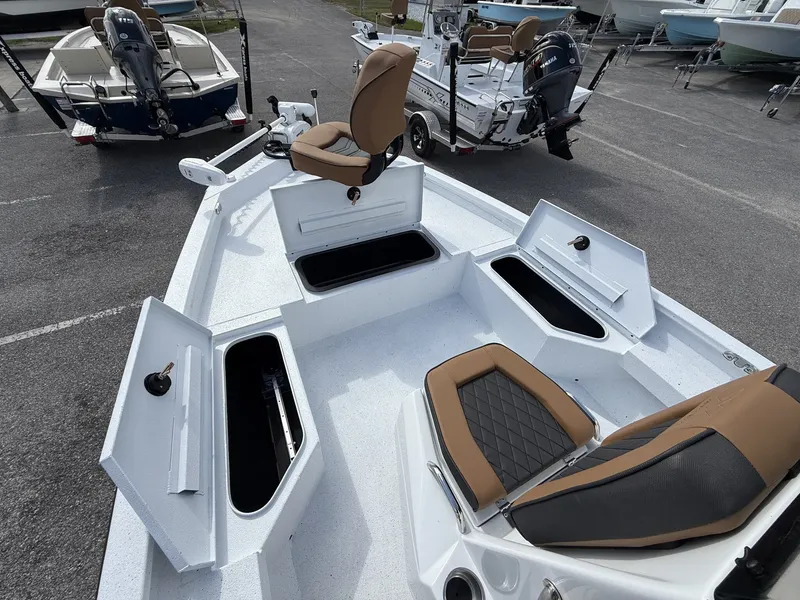 Slide: The Image of Xpress Hyper-Lift Bay Series H20 BAY-SPOTLOCK-9 EXPLORE 2026 - 6