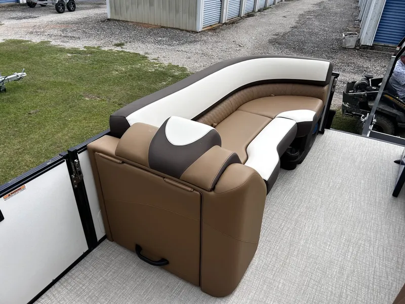 Slide: The Image of Tahoe Cascade 23 QUAD LOUNGER-200HP 2026 - 12