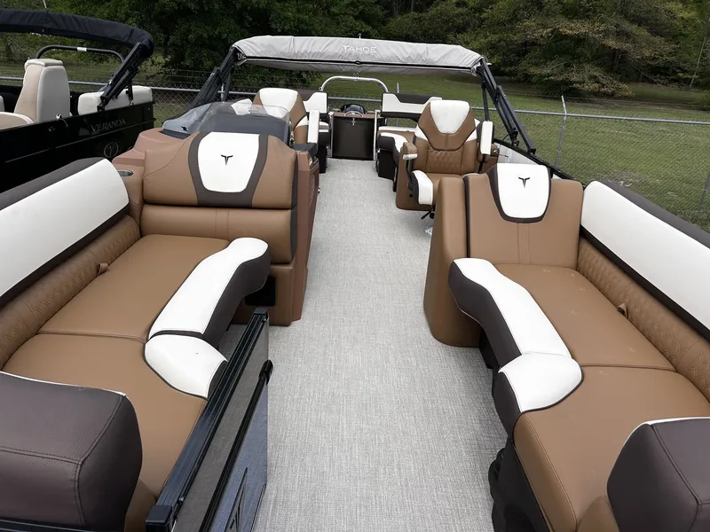 Slide: The Image of Tahoe Cascade 23 QUAD LOUNGER-200HP 2026 - 4