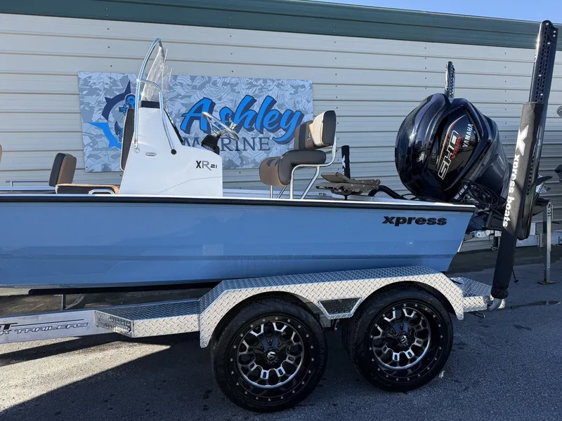 Slide: The Image of Xpress Xclusive R Series XR 21 BAY WITH FORWARD SEATING 2026 - 16