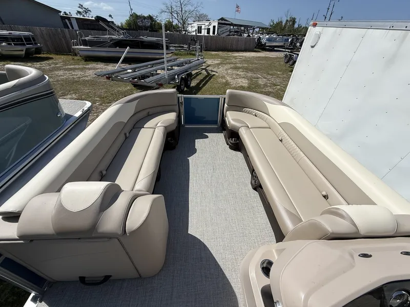 Slide: The Image of Avalon LSZ 25 VERSATILE REAR BENCH-200HP 2026 - 4