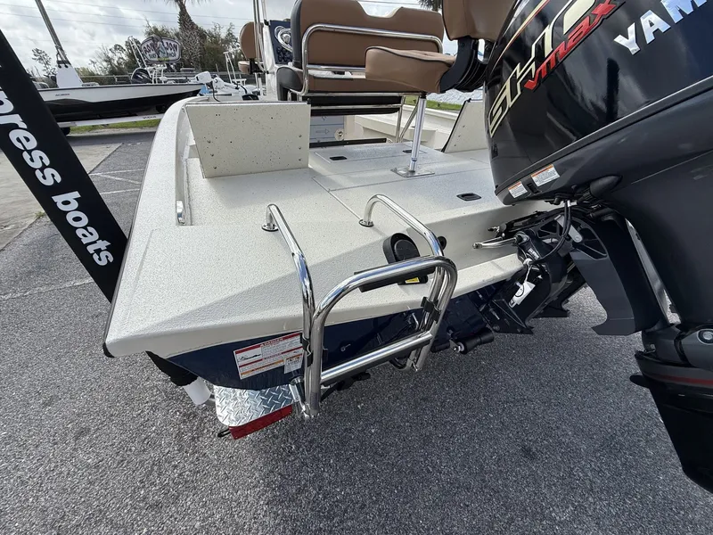 Slide: The Image of Xpress Hyper-Lift Bay Series H20 BAY-HYD STEERING 2026 - 4