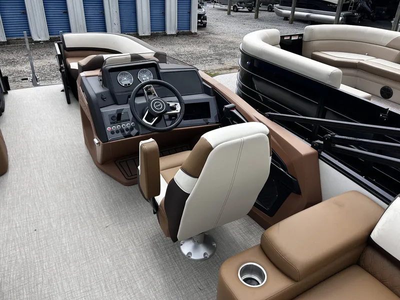 Slide: The Image of Tahoe Cascade 23 QUAD LOUNGER-200HP 2026 - 11