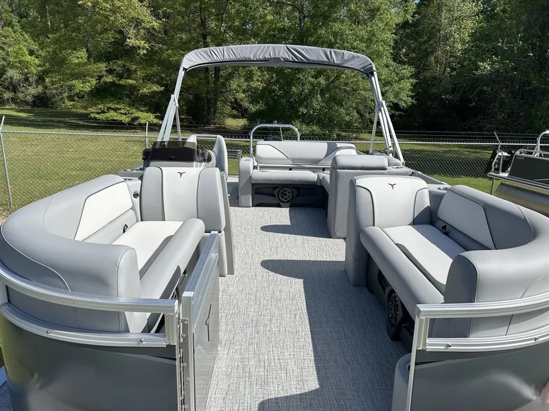 Slide: The Image of Tahoe Sport 85 23 VERASTILE REAR BENCH-140HP 2026 - 13