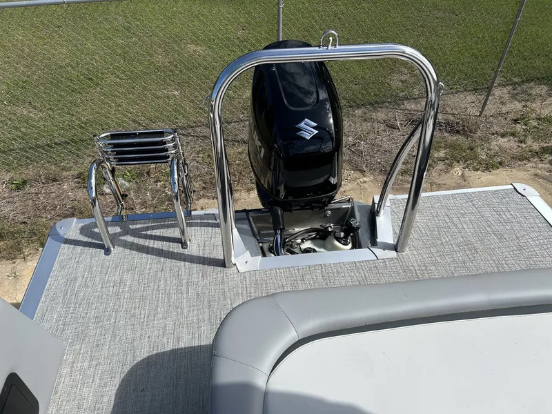 Slide: The Image of Tahoe Sport 85 23 VERASTILE REAR BENCH-140HP 2026 - 8