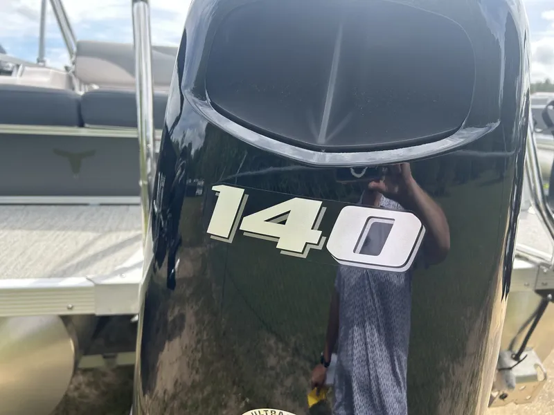 Slide: The Image of Tahoe LTZ 23 ENTERTAINER-140HP 2026 - 5