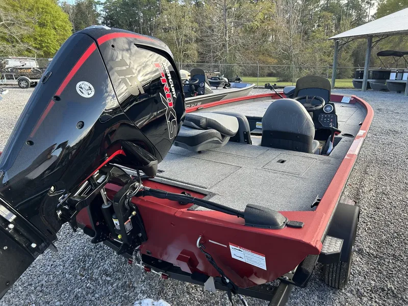 Slide: The Image of Lowe Stinger 195 2026 - 2