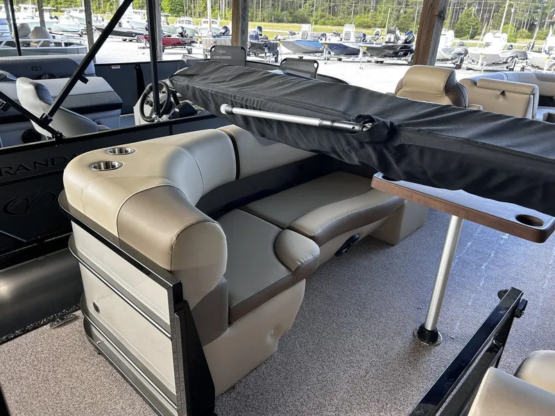 Slide: The Image of Veranda Relax Series 200HP YAMAHA 2026 - 14