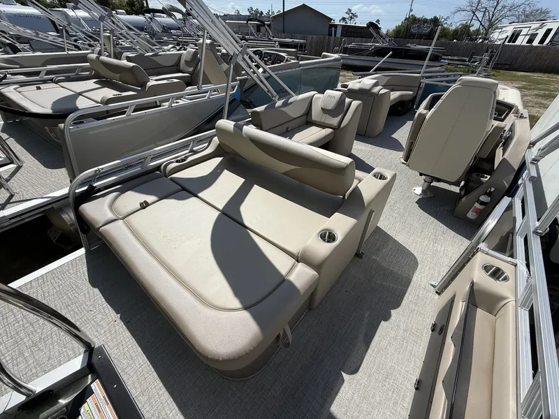 Slide: The Image of Avalon LSZ 25 VERSATILE REAR BENCH-200HP 2026 - 7