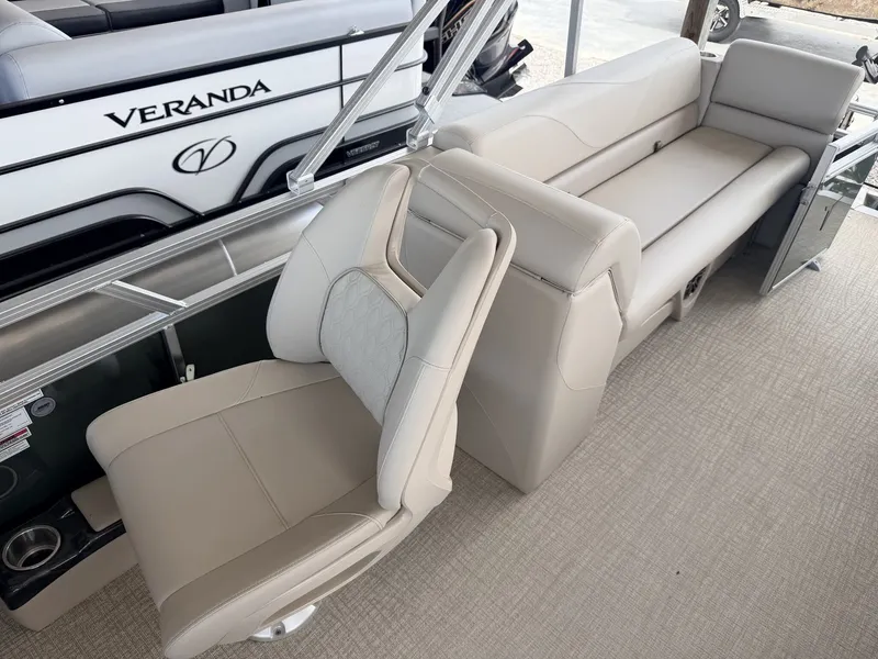 Slide: The Image of Tahoe SLT 23 QUAD LOUNGER-140HP 2026 - 7