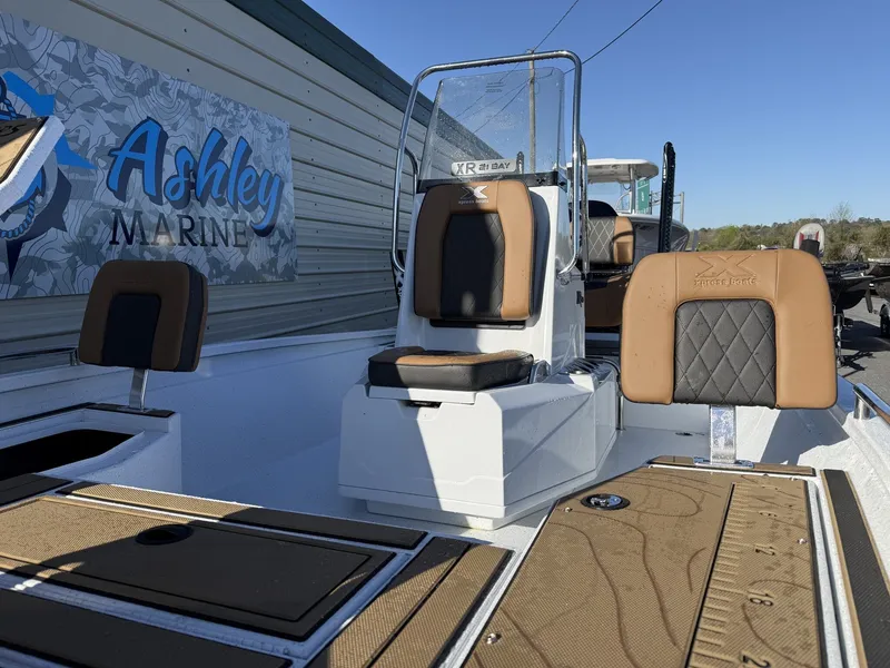 Slide: The Image of Xpress Xclusive R Series XR 21 BAY WITH FORWARD SEATING 2026 - 17