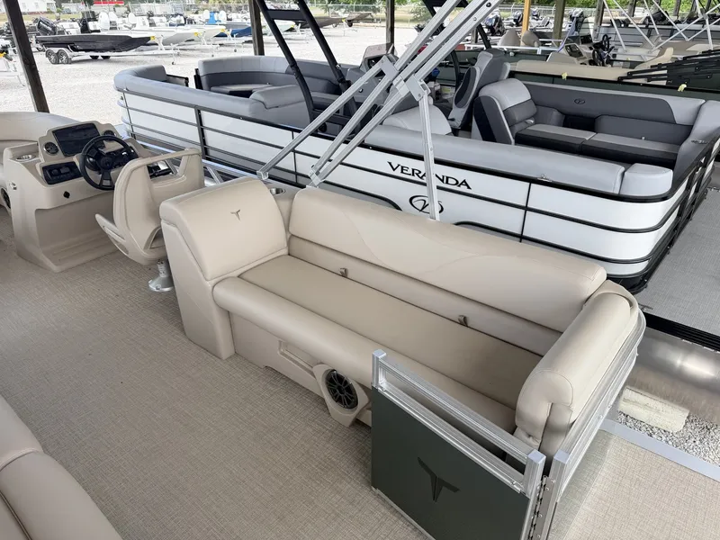 Slide: The Image of Tahoe SLT 23 QUAD LOUNGER-140HP 2026 - 4
