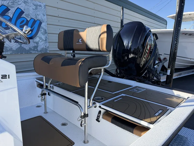 Slide: The Image of Xpress Xclusive R Series XR 21 BAY WITH FORWARD SEATING 2026 - 9