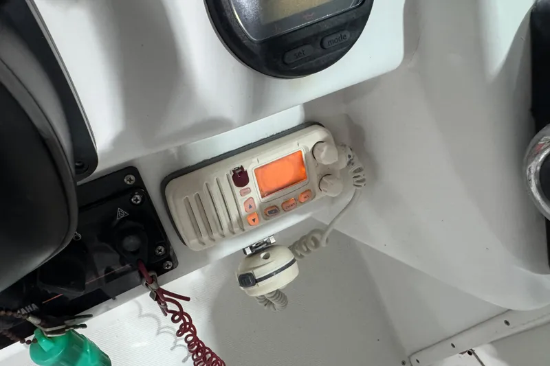 Slide: The Image of 2003 Glacier Bay 2640SX Renegade boat dashboard with radio and control panel. - 17