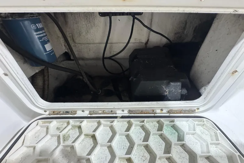 Slide: The Image of 2003 Glacier Bay 2640SX Renegade boat compartment with Yamaha marine filter and cables. - 40