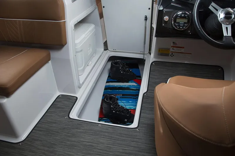 Slide: The Image of Glastron GTD 200 2019 - 10