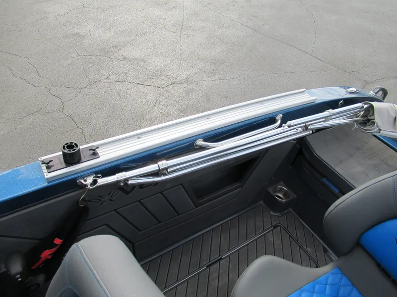 Slide: The Image of Vexus DVX22S 2025 - 13