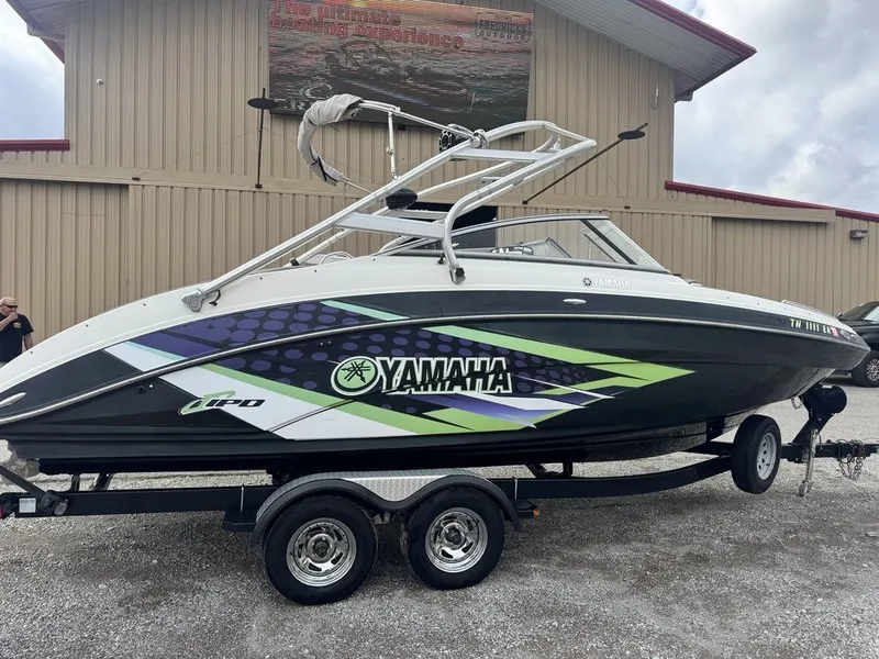 Slide: The Image of Yamaha 242 Limited S 2012 - 4