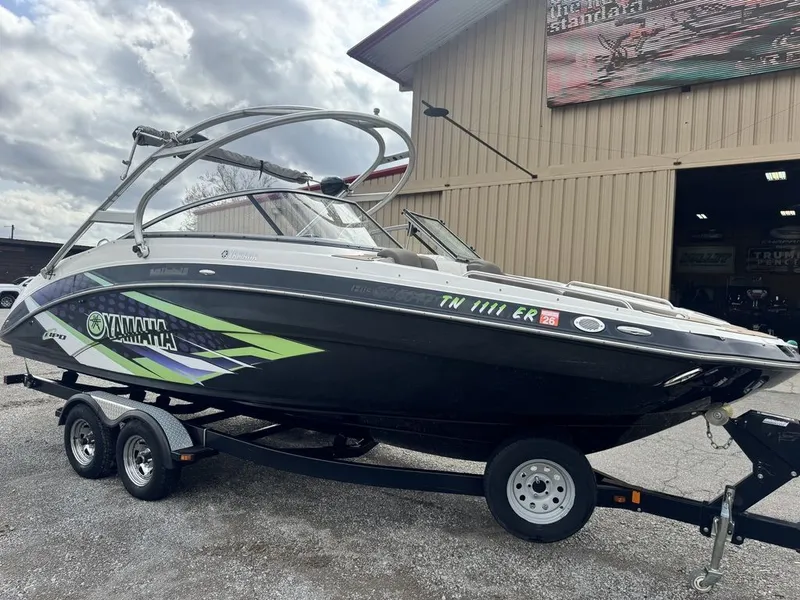 Slide: The Image of Yamaha 242 Limited S 2012 - 5