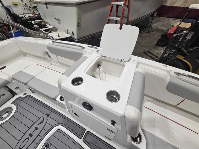 Slide: The Image of Tracker TAHOE 2150 2022 - 4