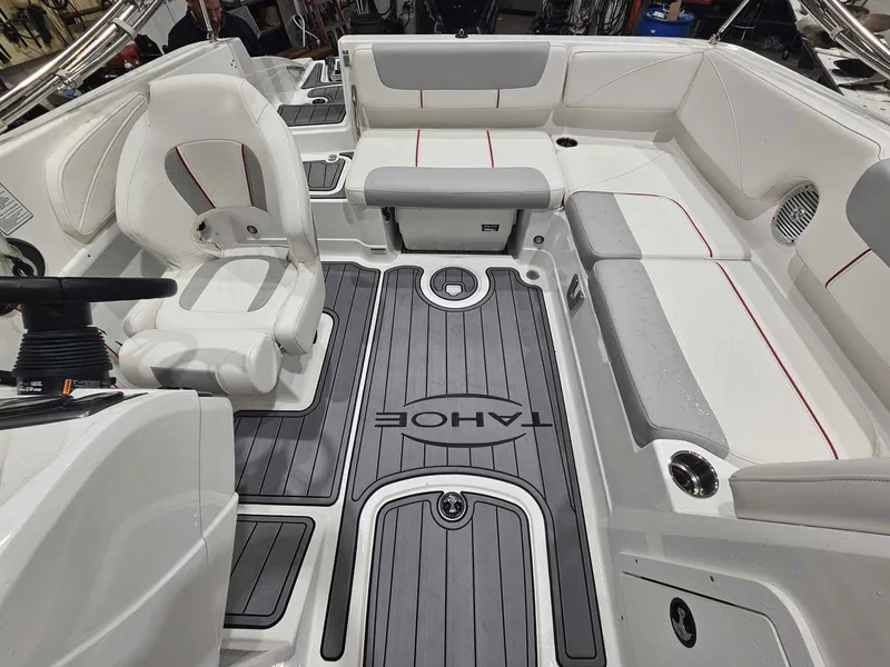 Slide: The Image of Tracker TAHOE 2150 2022 - 7