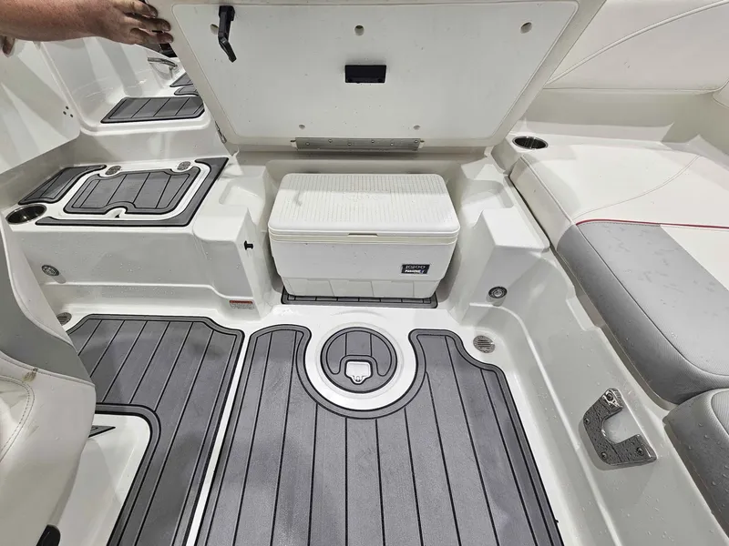 Slide: The Image of Tracker TAHOE 2150 2022 - 8