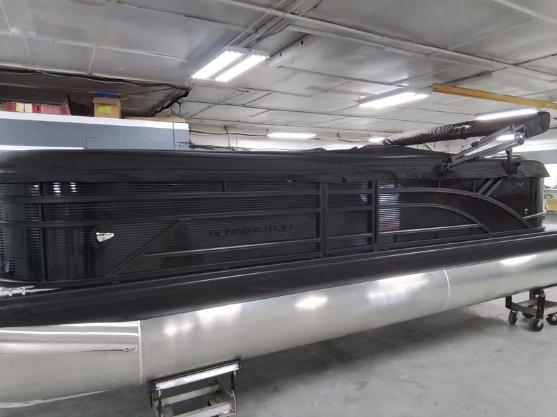 Slide: The Image of Bennington 22SSR S ONE 2026 - 26