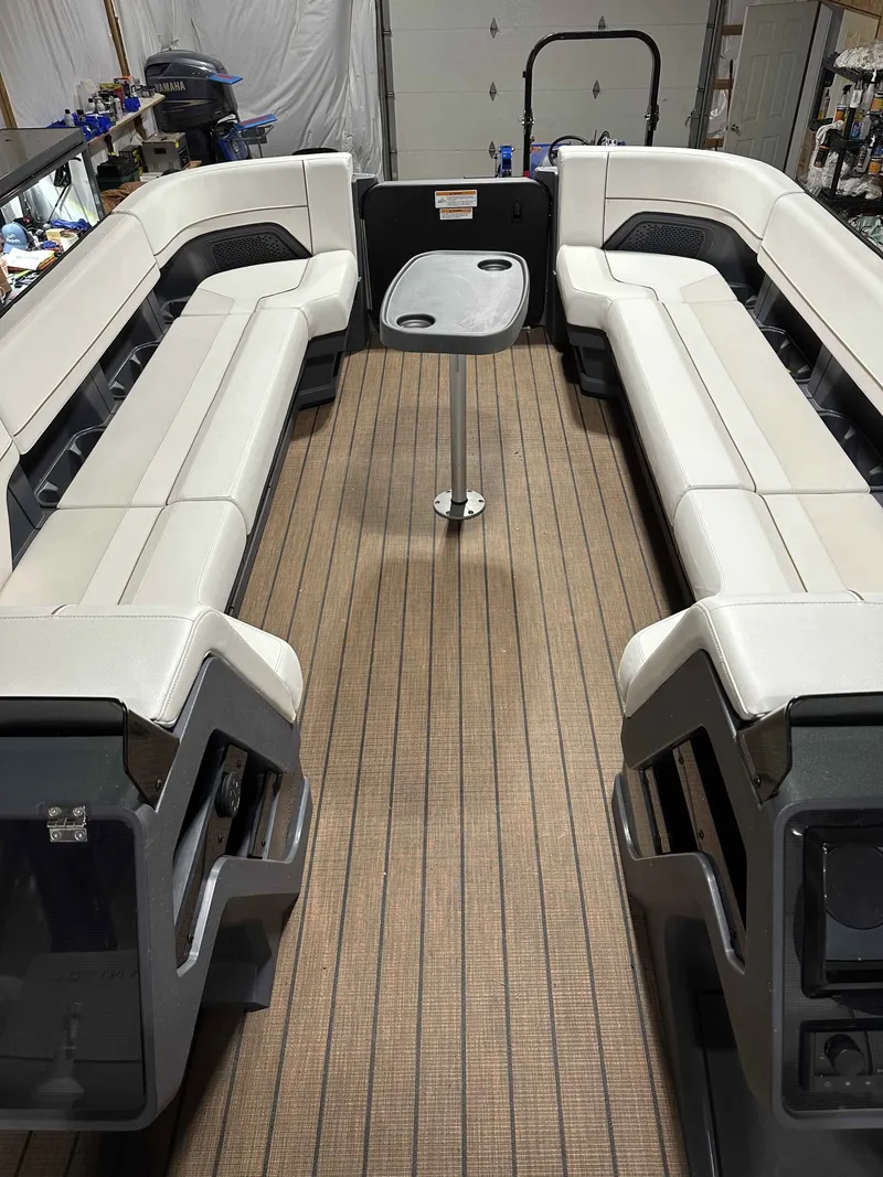 Slide: The Image of Manitou EXPLORE 26 2024 - 3